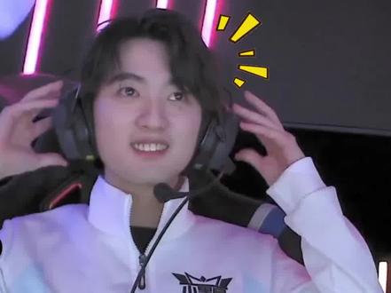 LPL出征仪式返图：世界的舞台广阔无限，期待你们的精彩表现！