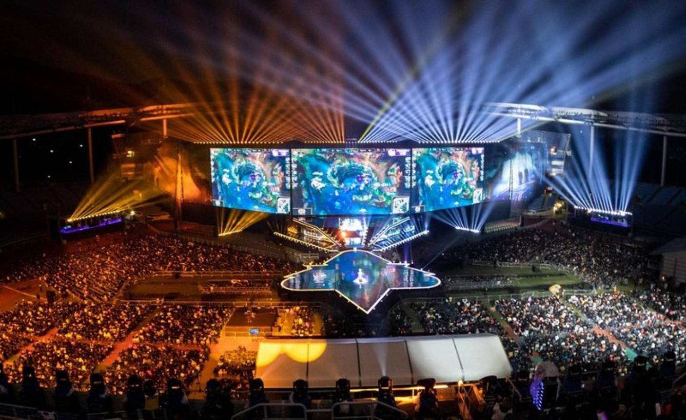 团队之间的实力差距太大了！你认为 LPL 应该减少名额吗？