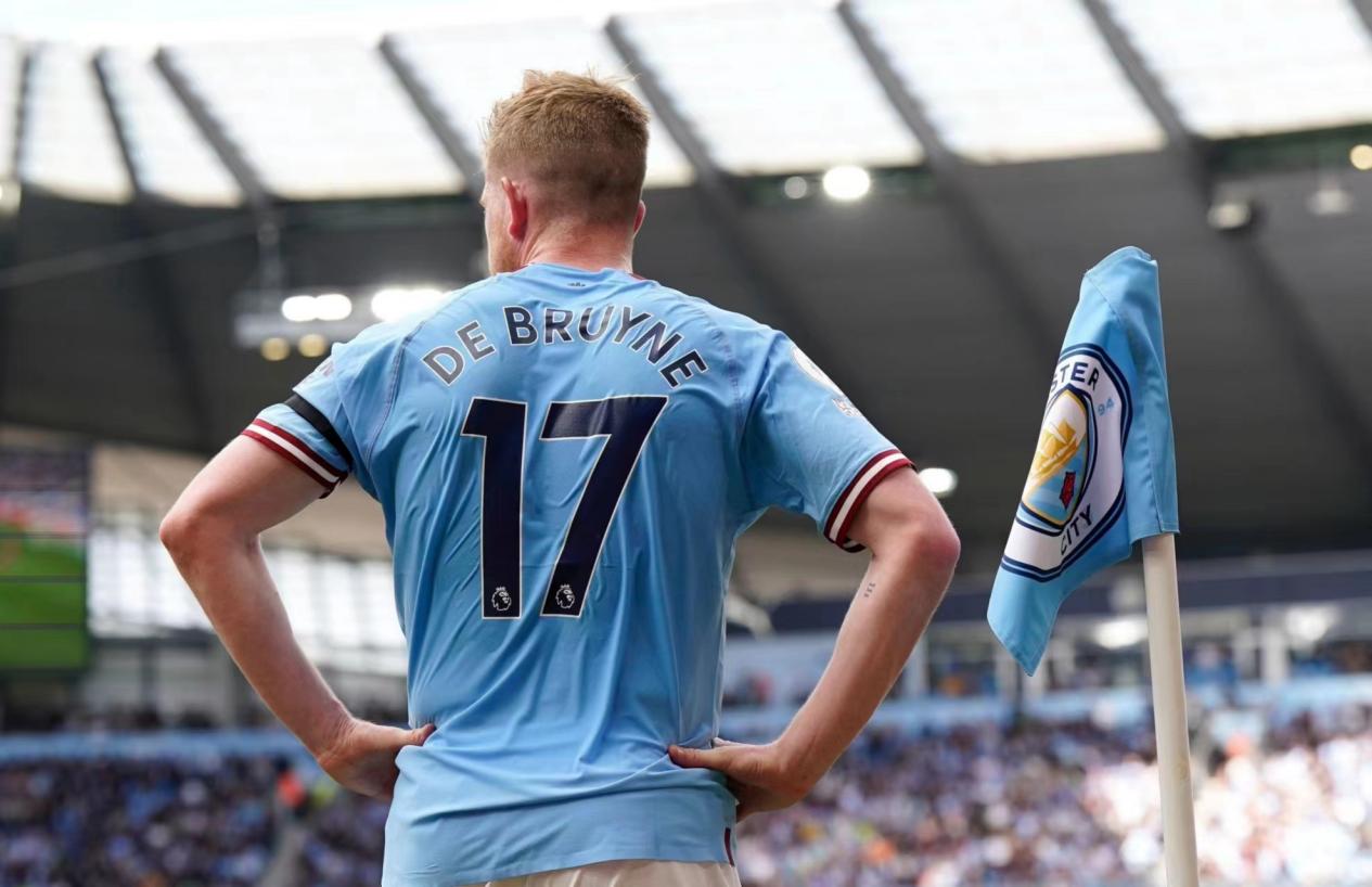 重返欧洲！官方：41岁巴西中卫蒂亚戈·席尔瓦自由身加盟波尔图（官方宣布：41岁巴西中卫蒂亚戈·席尔瓦以自由身签约波尔图，重返欧洲赛场）